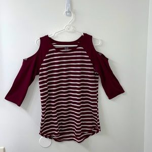 Shoulder Cut-Out Maroon Top
Size L